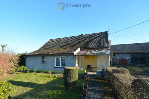 opolskie, kluczborski, Byczyna, Sarnów, 37 arów w Sarnowie - dom z cegły i duże zaplecze